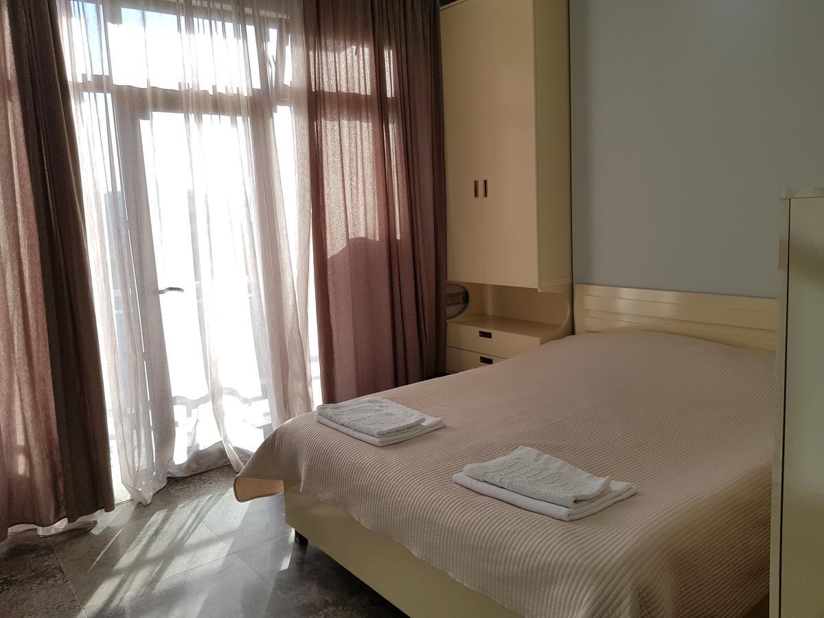 Apartament Gia Batumi Exteriör bild
